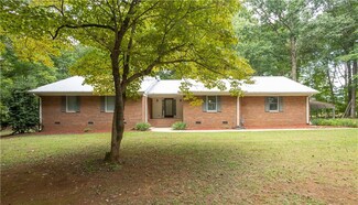 900 N Ninth St, Mebane, NC 27302