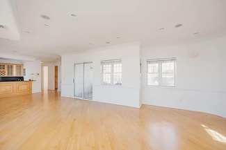 31-12 45th St Unit 2, Long Island City, NY 11103