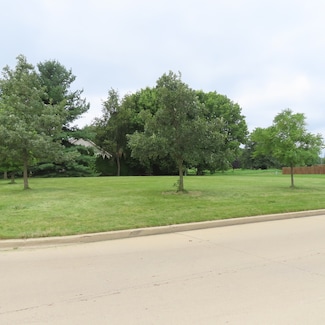 1917 S Stone Creek Blvd, Urbana, IL 61802