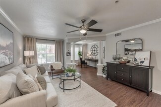 2100 Bering Dr Unit 6-609, Houston, TX 77057