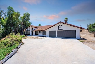 18085 Golden Leaf Ln, Riverside, CA 92504