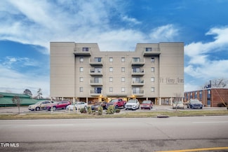 1585 Fort Henry Dr Unit P-D, Kingsport, TN 37664