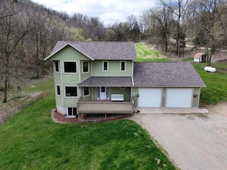1667 Singing Bird Ln, New Albin, IA 52160