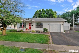 122 W Chapin St, Litchfield, IL 62056