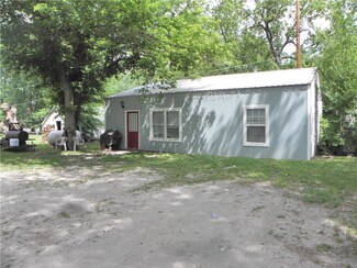 120 W 6th St, Adrian, MO 64720