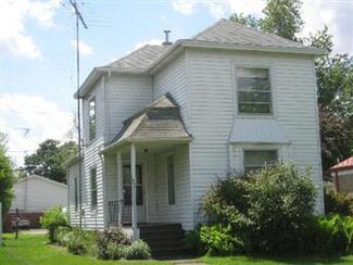 570 W Station St, Saint Anne, IL 60964