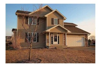 4819 Sunshine Cir, Johnston, IA 50131