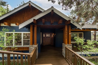 3050 NW Colonial Dr, Bend, OR 97701