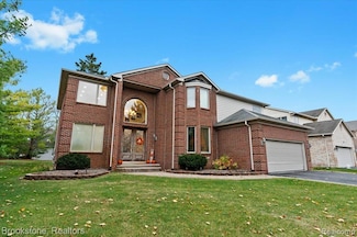 2115 Aldwin Dr, West Bloomfield, MI 48324
