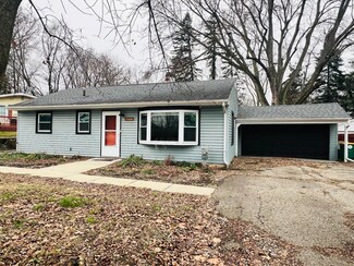 153 Carleton Dr S, Battle Creek, MI 49017