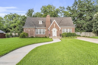 228 S Division St, West Point, MS 39773