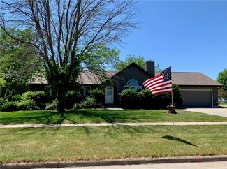 1128 W Jefferson St, Winterset, IA 50273