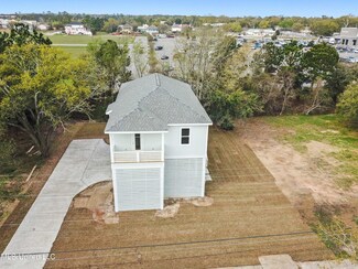 123 Holiday Ave, Pass Christian, MS 39571