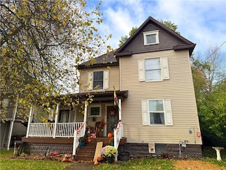 318 W Poplar St, Grove City, PA 16127