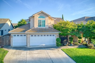 1621 E Ticonderoga Dr, Fresno, CA 93720