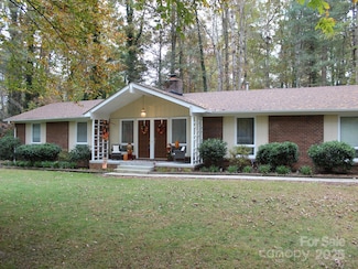 106 E Laurel Ln, Etowah, NC 28729