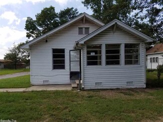 919 N Maple St, Stuttgart, AR 72160
