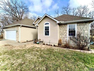 4106 SE Oakwood Ct, Topeka, KS 66609