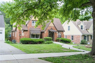6645 Cherry St, Kansas City, MO 64131