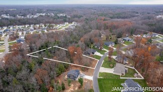 2660 Primrose Dr, Fruitport, MI 49415