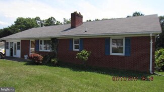 8 Nelson St, Luray, VA 22835