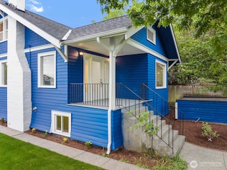 907 N 80th St, Seattle, WA 98103