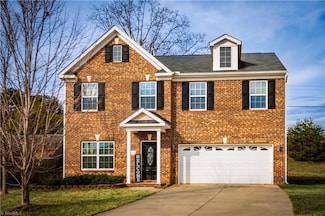 4215 Lochurst Dr, Pfafftown, NC 27040