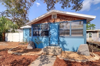 520 4th St NW, Largo, FL 33770