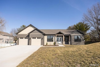 804 Grand Prairie Dr, Waterloo, IL 62298