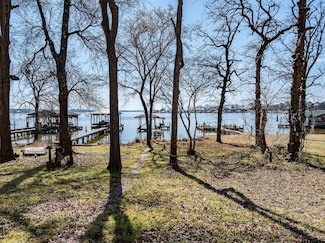1322 Shoreline Cir, Chandler, TX 75758