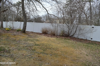 201 Pheasant Hollow Dr, Lanoka Harbor, NJ 08734