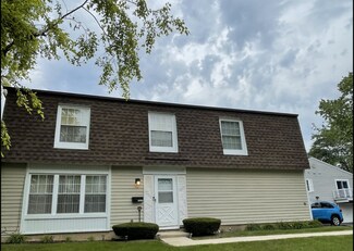 1321 Woodcutter Ln Unit B, Wheaton, IL 60189