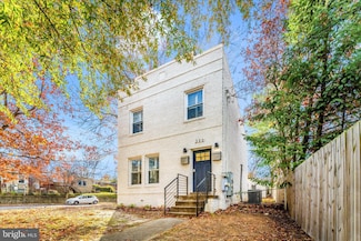 300 49th St NE, Washington, DC 20019