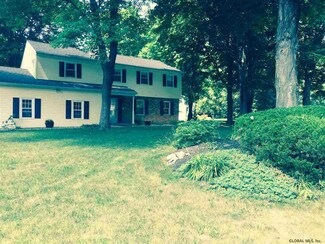 26 Campus Club Dr, Guilderland, NY 12084