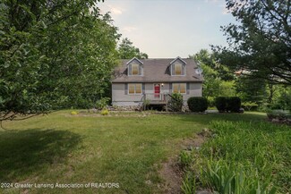 2830 Meadowside Ln, Eaton Rapids, MI 48827