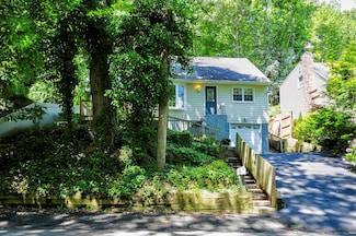 107 Norwood Ave, Northport, NY 11768