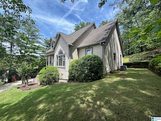 5808 Willow Lake Dr, Birmingham, AL 35244