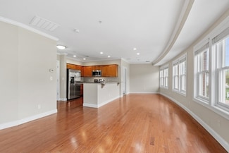 70 Great Rd Unit B, Bedford, MA 01730
