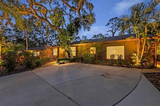941 Virginia Dr, Sarasota, FL 34234