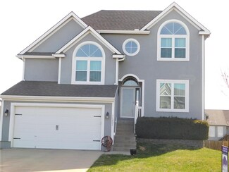 11231 N Summit St, Kansas City, MO 64155