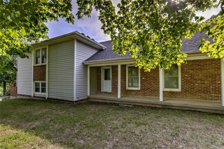 733 E J W Cummins Rd, Oak Grove, MO 64075
