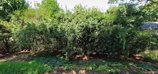 186 Huguenot Dr, Mastic Beach, NY 11951