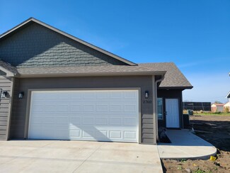 2760 Tim Rogers Ln, Salina, KS 67401