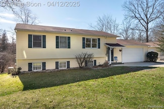 3772 E Coon Lake Rd, Howell, MI 48843
