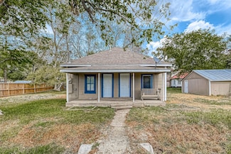 406 Woodward St, Damon, TX 77430