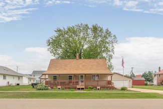 204 Forest St, Fairbank, IA 50629