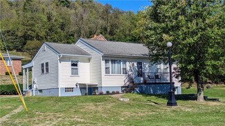1257 Maple Ave, Bellaire, OH 43906