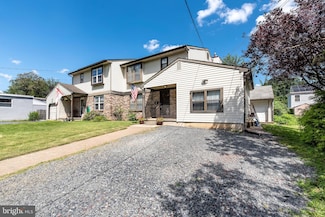 19 Railroad Ave, Beverly, NJ 08010