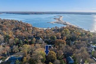 10 Devon Place, Northport, NY 11768