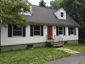1120 N Rocky Mountain Dr, Effort, PA 18330